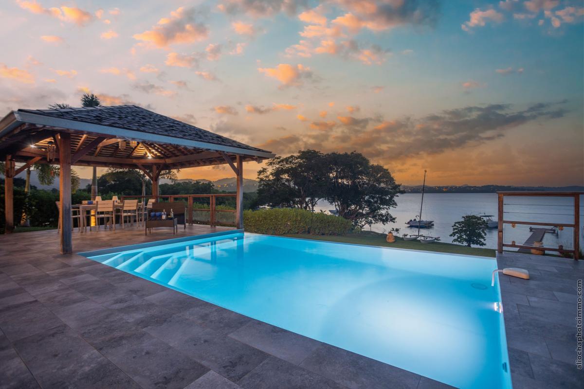 Location villa Martinique - Piscine et coucher de soleil